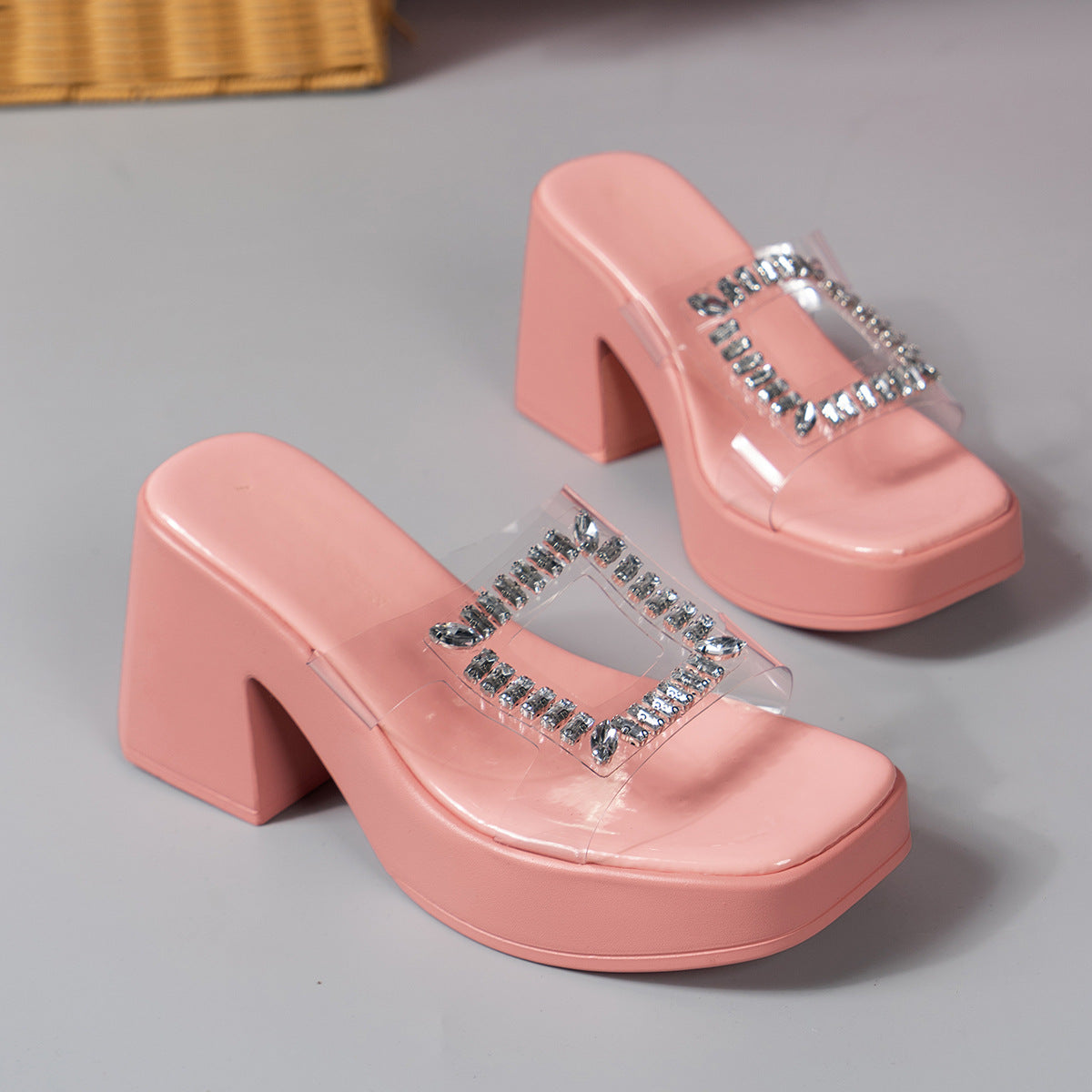 Glanzvolle High-Heel-Sandalen mit Strass für den Sommer