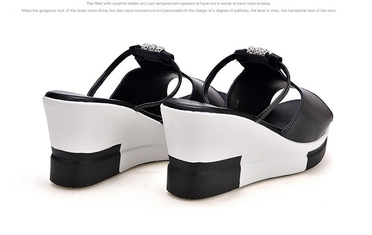 Glamouröse Keilplattform Sandalen mit Strass für den Frühling