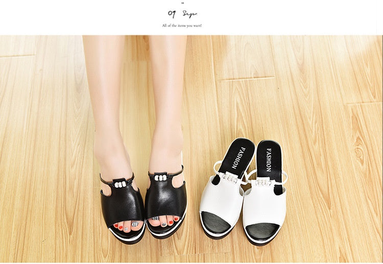 Glamouröse Keilplattform Sandalen mit Strass für den Frühling