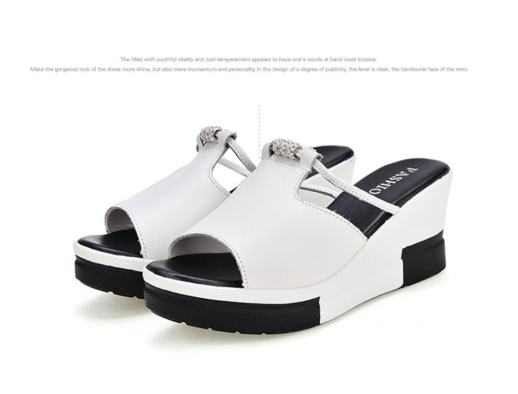 Glamouröse Keilplattform Sandalen mit Strass für den Frühling