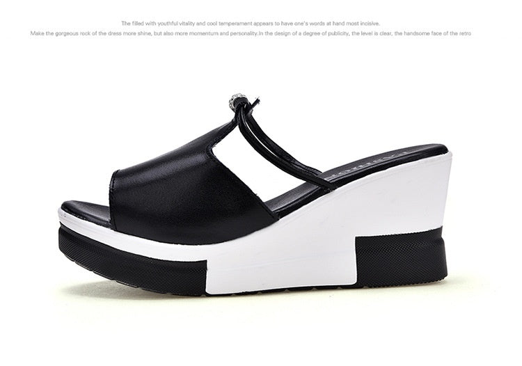 Glamouröse Keilplattform Sandalen mit Strass für den Frühling
