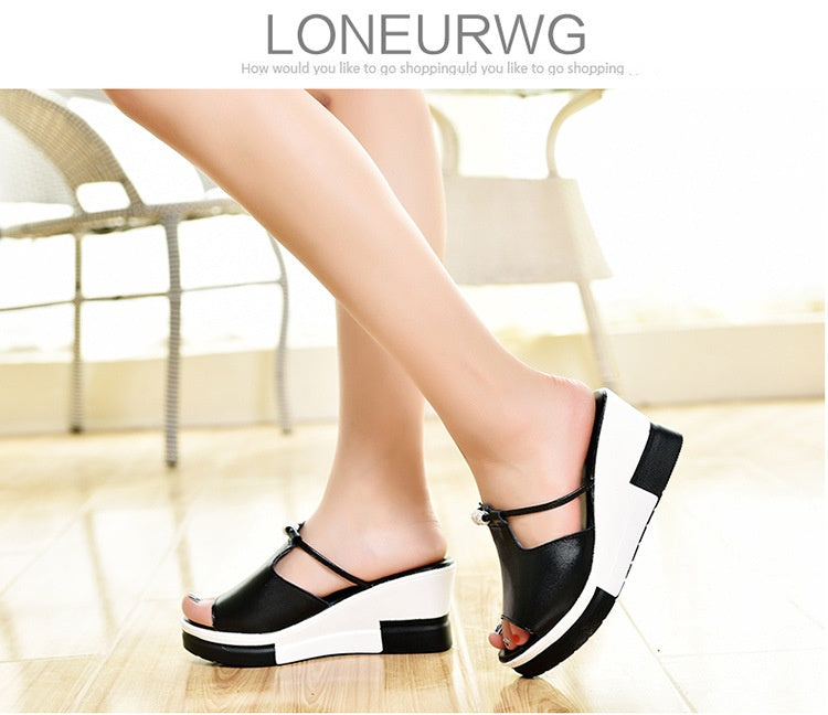 Glamouröse Keilplattform Sandalen mit Strass für den Frühling