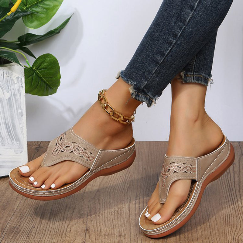 Frühlingshafte Keilsandalen mit Strass für Strand & Alltag