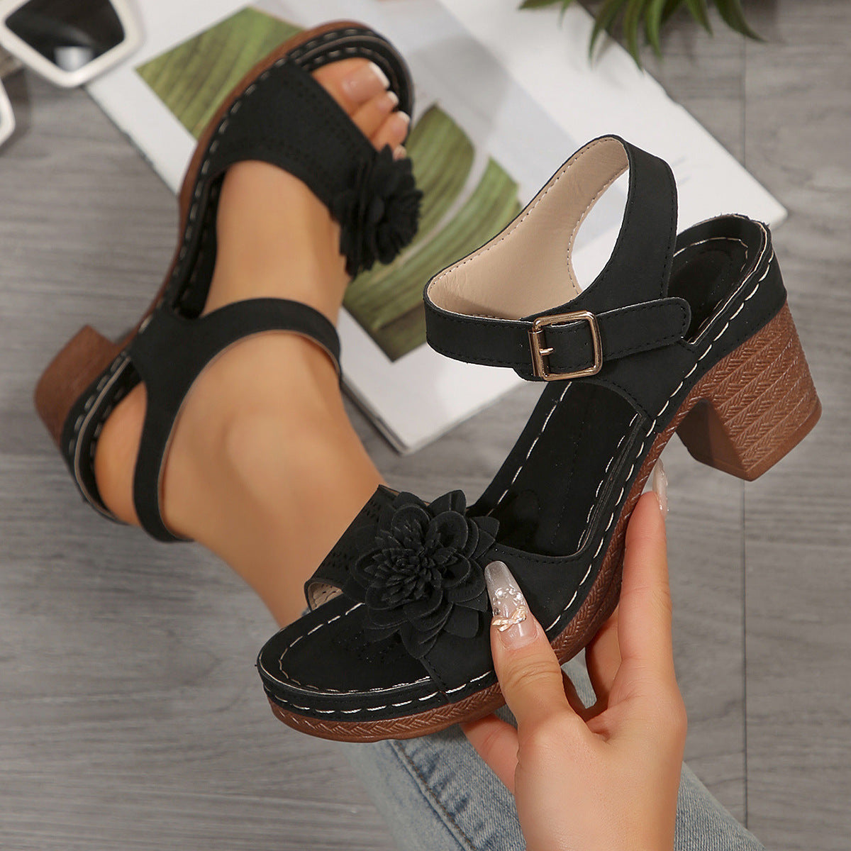 Blumige Damen Plateau Sandalen für den Sommer Alltagslook