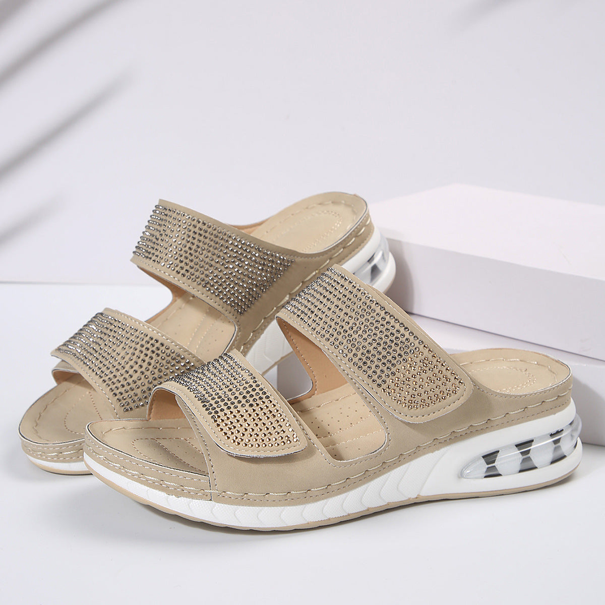 Elegante Keilsandaletten für Sommer und Strand