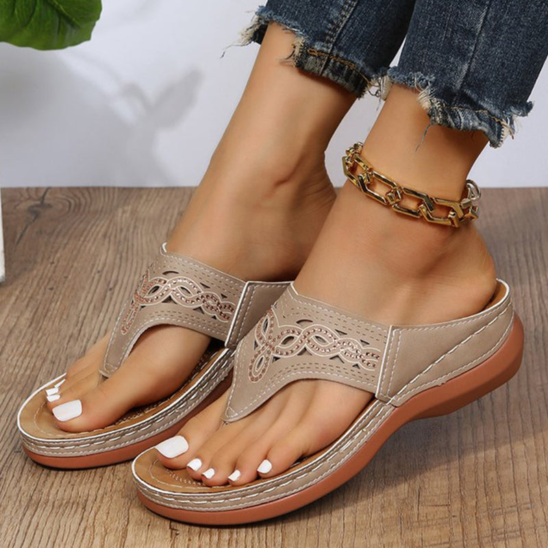 Frühlingshafte Keilsandalen mit Strass für Strand & Alltag