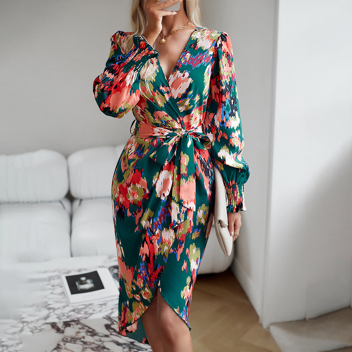 Frühlingshaftes V-Ausschnitt Kleid Perfekt für Elegante Anlässe