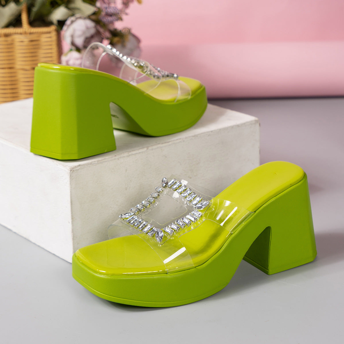 Glanzvolle High-Heel-Sandalen mit Strass für den Sommer