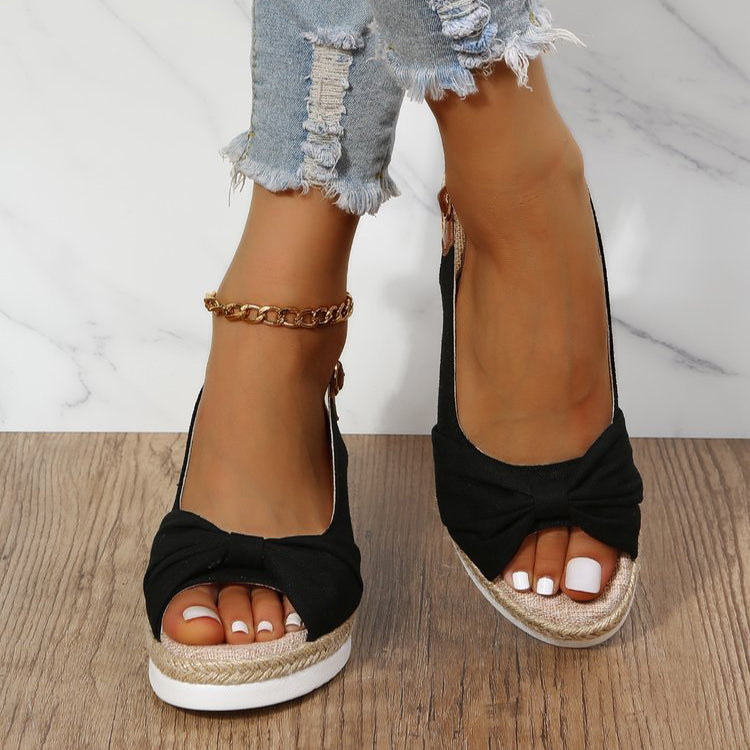 Sommerliche Plattform-Sandalen mit Peep Toe fürs Casual-Outfit