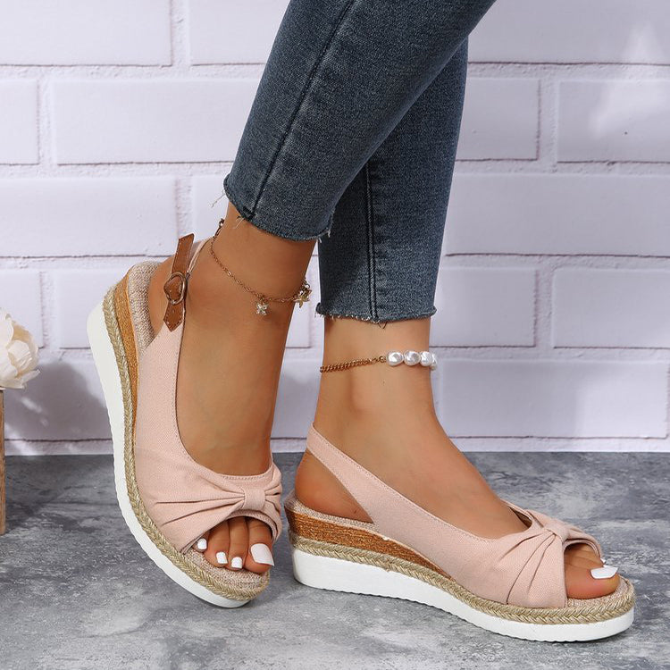 Sommerliche Plattform-Sandalen mit Peep Toe fürs Casual-Outfit