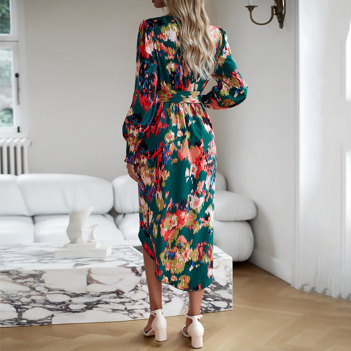 Frühlingshaftes V-Ausschnitt Kleid Perfekt für Elegante Anlässe