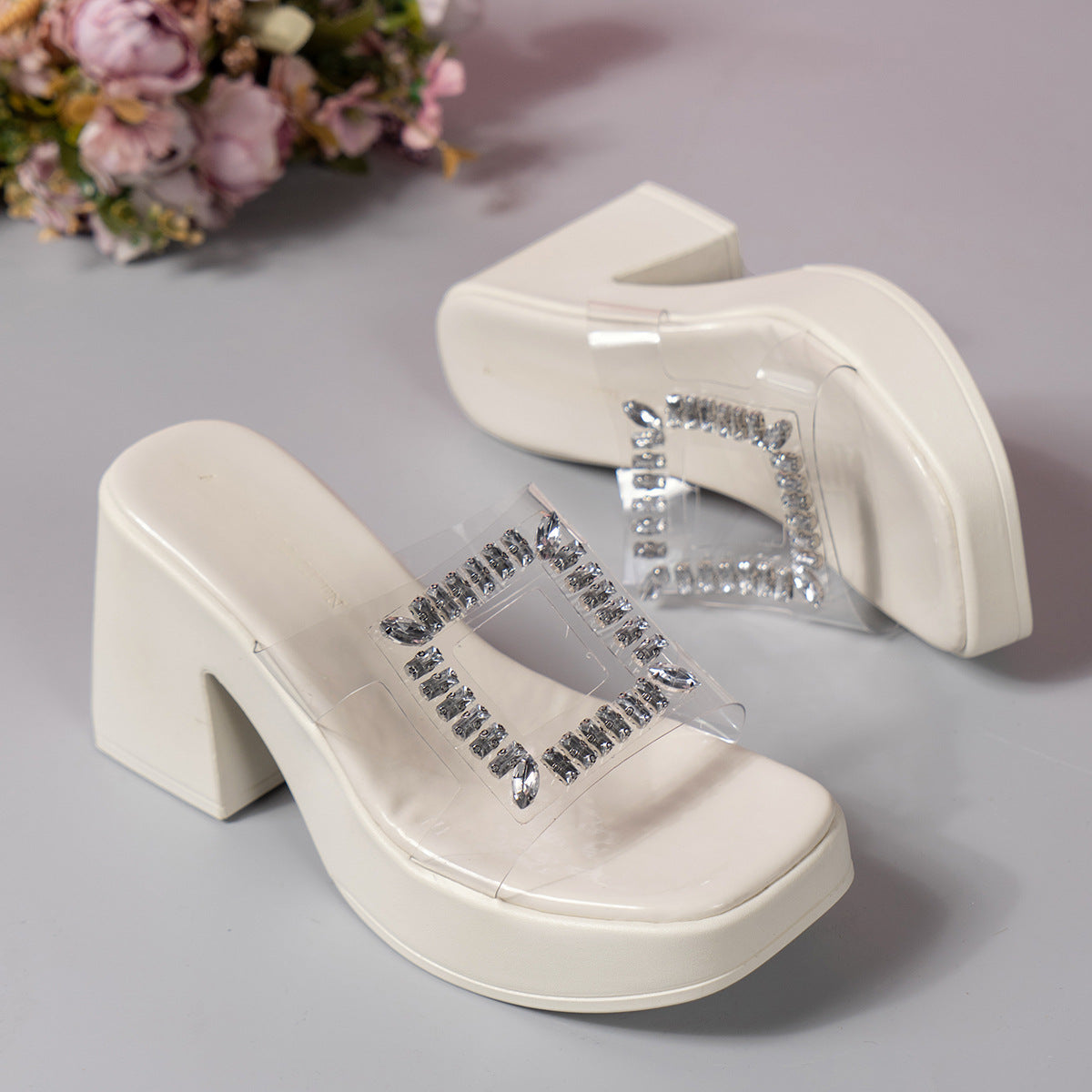 Glanzvolle High-Heel-Sandalen mit Strass für den Sommer