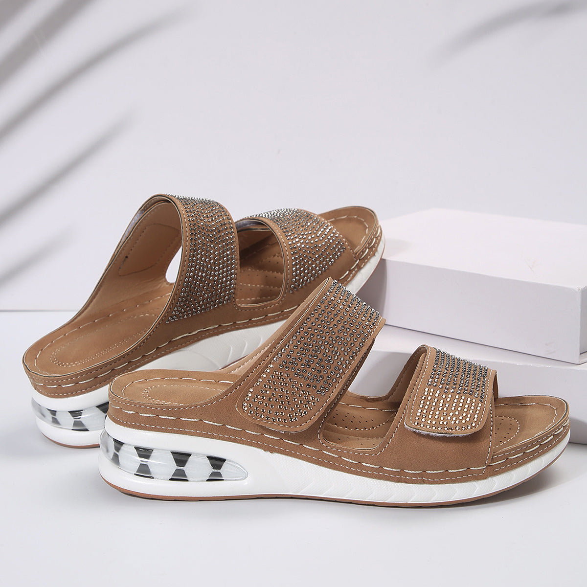 Elegante Keilsandaletten für Sommer und Strand