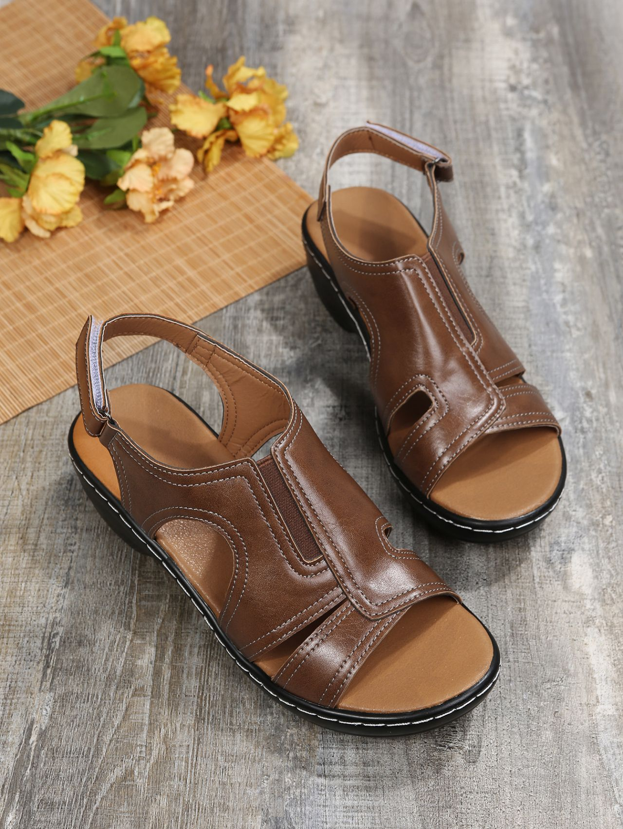 Velcro Sandalen mit Cutout für Alltag und Freizeit