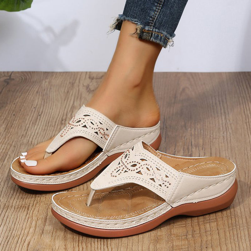 Frühlingshafte Keilsandalen mit Strass für Strand & Alltag