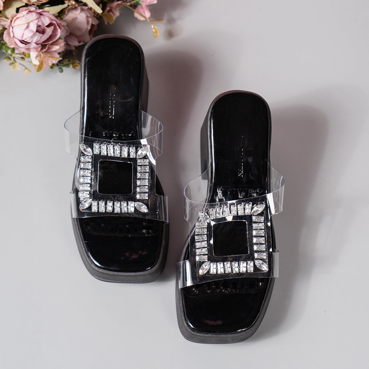 Glanzvolle High-Heel-Sandalen mit Strass für den Sommer