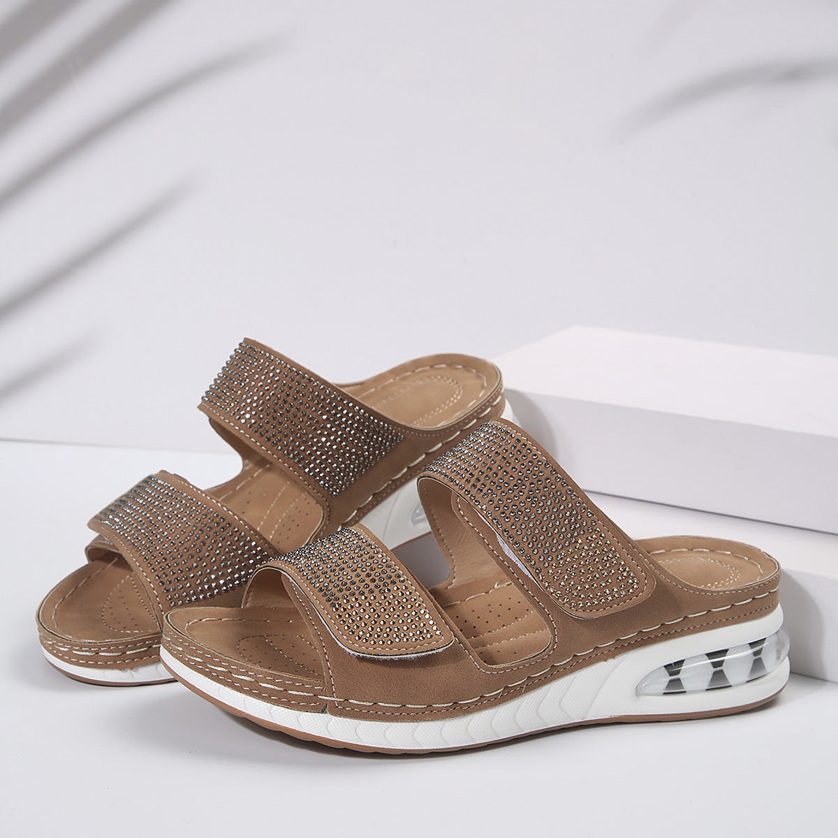 Elegante Keilsandaletten für Sommer und Strand