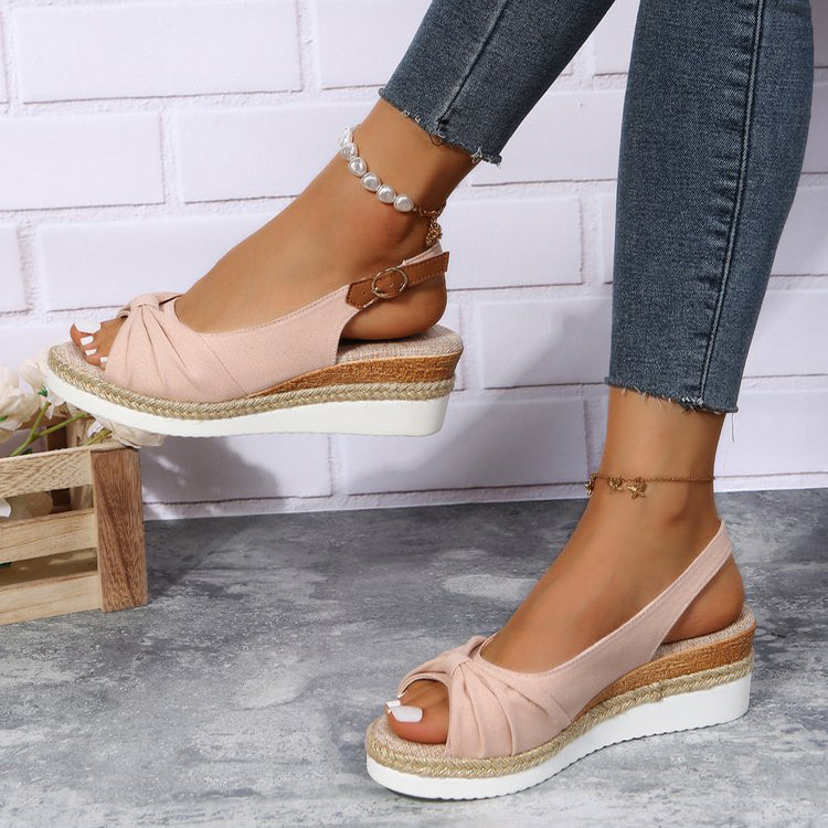 Sommerliche Plattform-Sandalen mit Peep Toe fürs Casual-Outfit