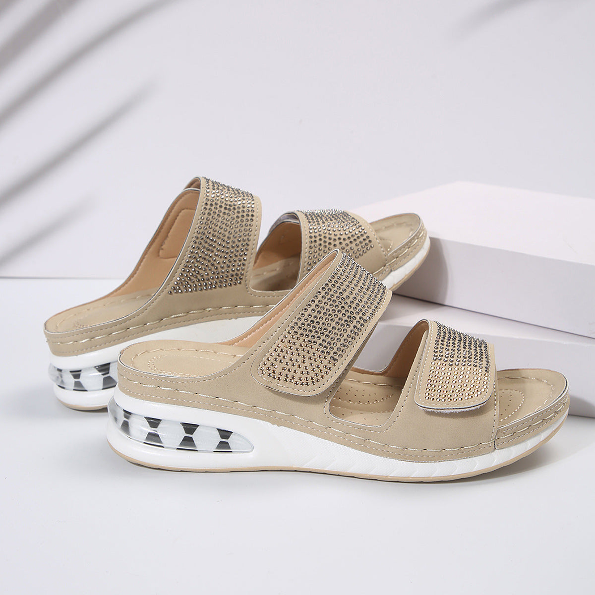 Elegante Keilsandaletten für Sommer und Strand