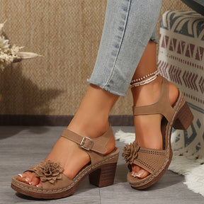 Blumige Damen Plateau Sandalen für den Sommer Alltagslook