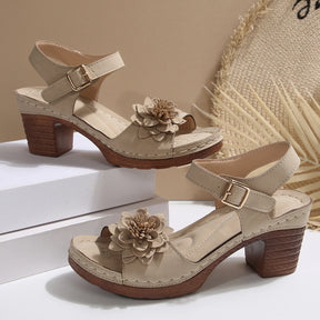 Blumige Damen Plateau Sandalen für den Sommer Alltagslook