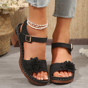 Blumige Damen Plateau Sandalen für den Sommer Alltagslook
