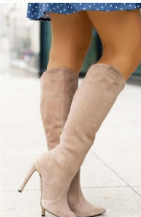 Stilvolle Mid-Calf Stiefel für Elegante Frühlingsabenteuer
