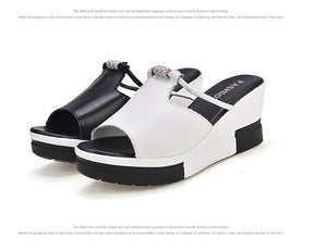 Glamouröse Keilplattform Sandalen mit Strass für den Frühling