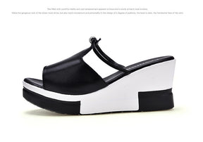 Glamouröse Keilplattform Sandalen mit Strass für den Frühling