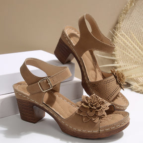 Blumige Damen Plateau Sandalen für den Sommer Alltagslook
