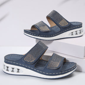 Elegante Keilsandaletten für Sommer und Strand