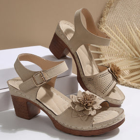Blumige Damen Plateau Sandalen für den Sommer Alltagslook