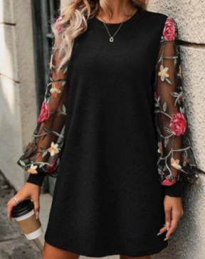 Elegantes Maxikleid mit Blumennetzärmeln für besondere Anlässe