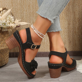 Blumige Damen Plateau Sandalen für den Sommer Alltagslook