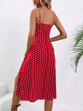 Verspieltes Sommerkleid mit Punkten Perfekt für den Frühling