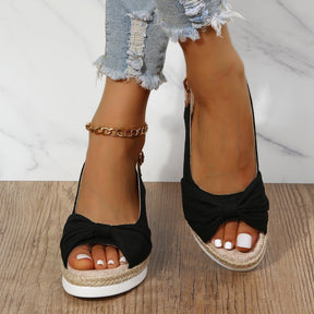 Sommerliche Plattform-Sandalen mit Peep Toe fürs Casual-Outfit