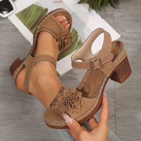 Blumige Damen Plateau Sandalen für den Sommer Alltagslook