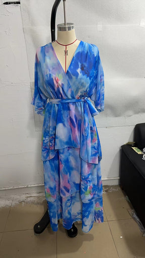 Elegantes Lagenkleid in Blau für Frühling und Abendveranstaltungen