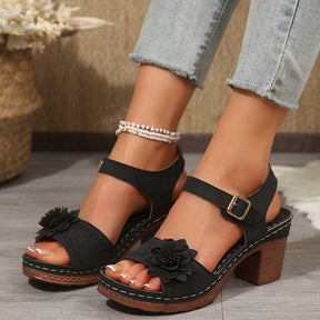 Blumige Damen Plateau Sandalen für den Sommer Alltagslook