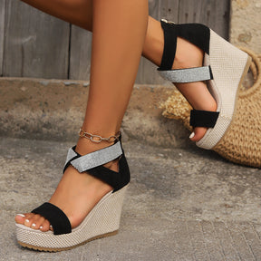 Stilvolle Wedges Sandalen mit Strass für besondere Anlässe
