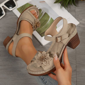 Blumige Damen Plateau Sandalen für den Sommer Alltagslook