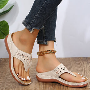 Frühlingshafte Keilsandalen mit Strass für Strand & Alltag