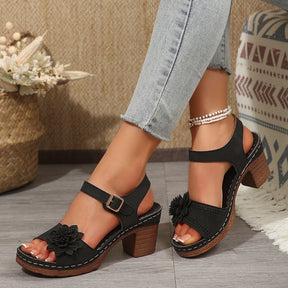 Blumige Damen Plateau Sandalen für den Sommer Alltagslook