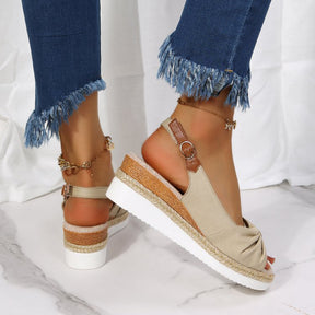 Sommerliche Plattform-Sandalen mit Peep Toe fürs Casual-Outfit